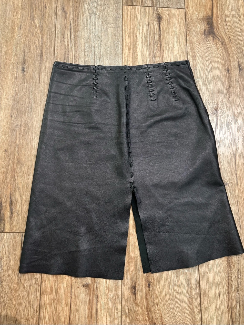 Vintage 90s/Y2K Guess Genuine Leather Black Skirt with Slits and Stitching